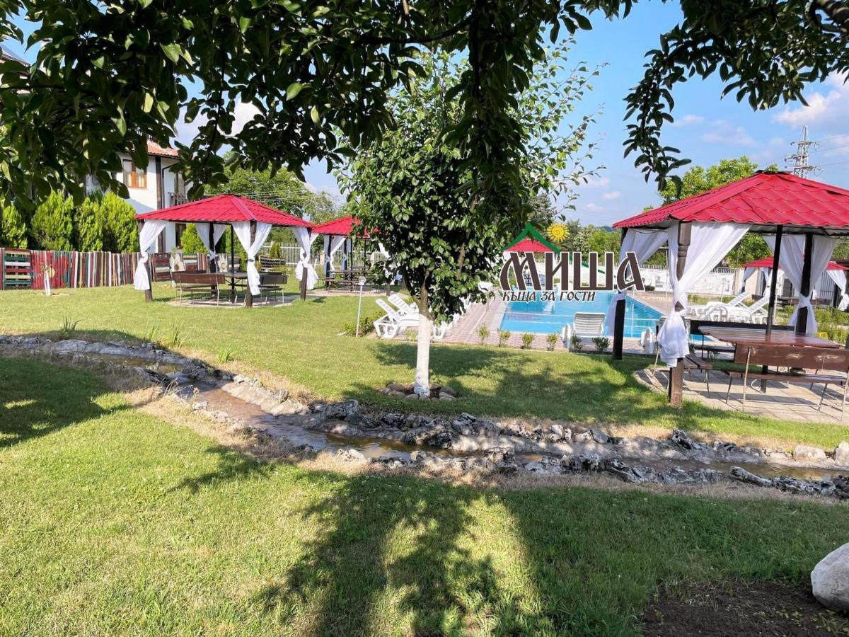 Guest House Misha Petrevene Exterior foto