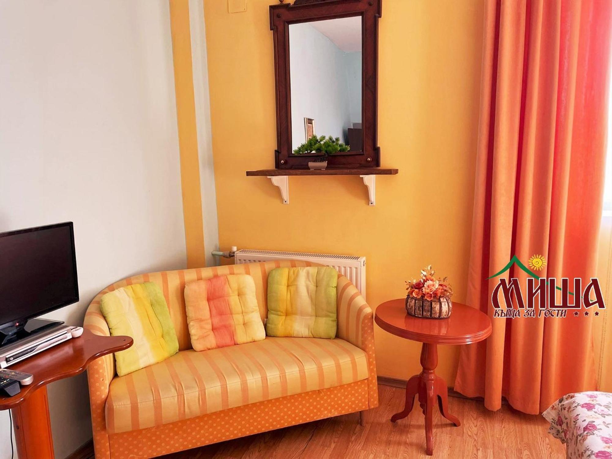 Guest House Misha Petrevene Exterior foto
