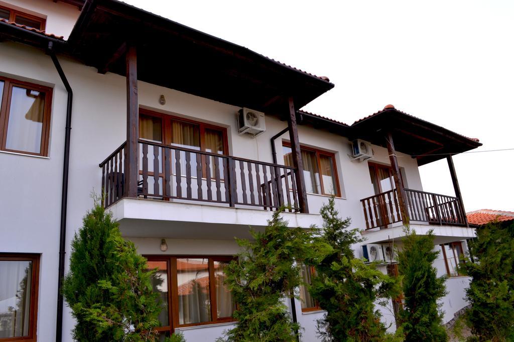Guest House Misha Petrevene Exterior foto
