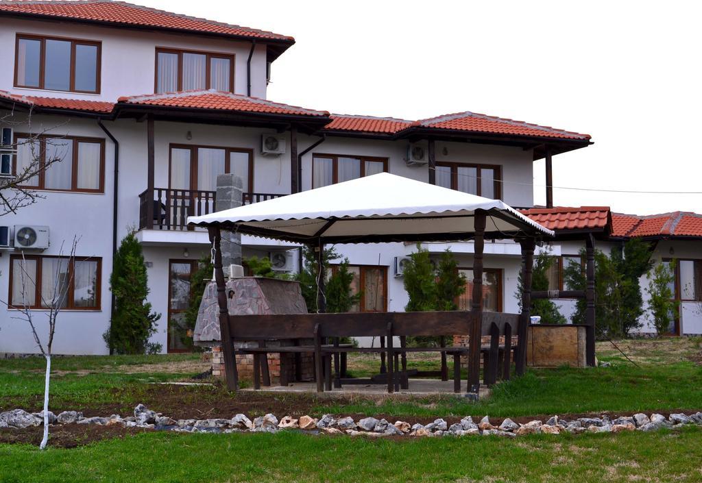 Guest House Misha Petrevene Exterior foto