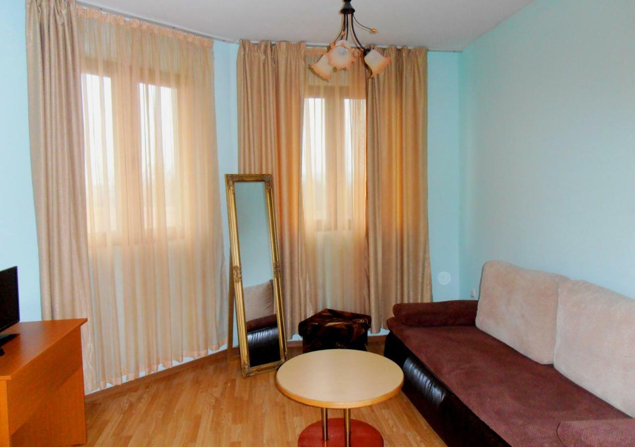 Guest House Misha Petrevene Exterior foto
