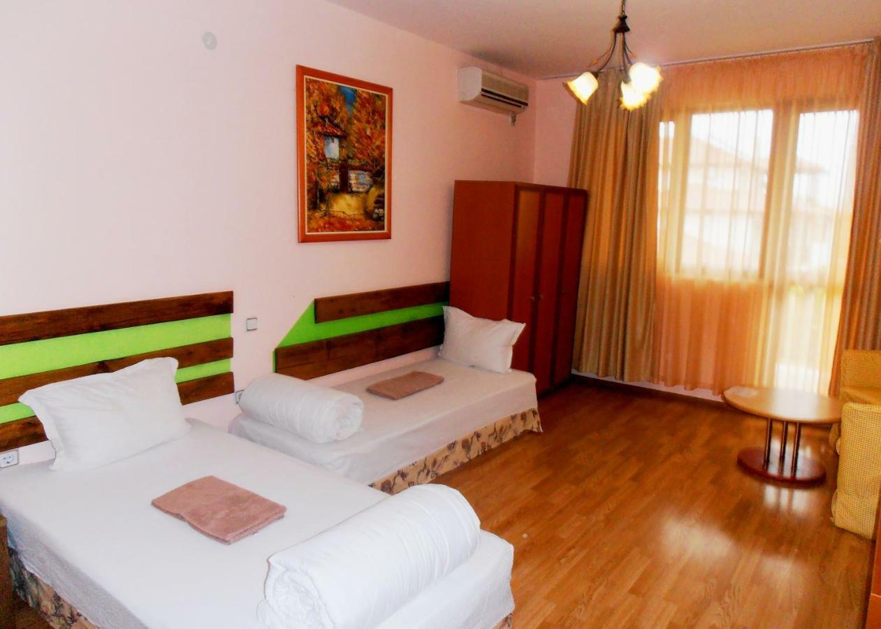Guest House Misha Petrevene Exterior foto