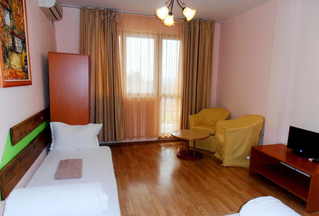 Guest House Misha Petrevene Exterior foto