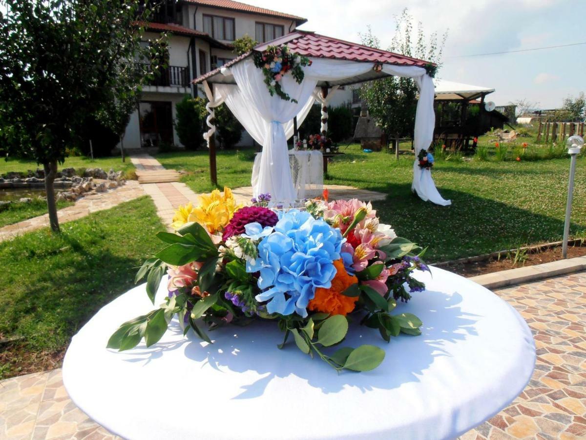 Guest House Misha Petrevene Exterior foto